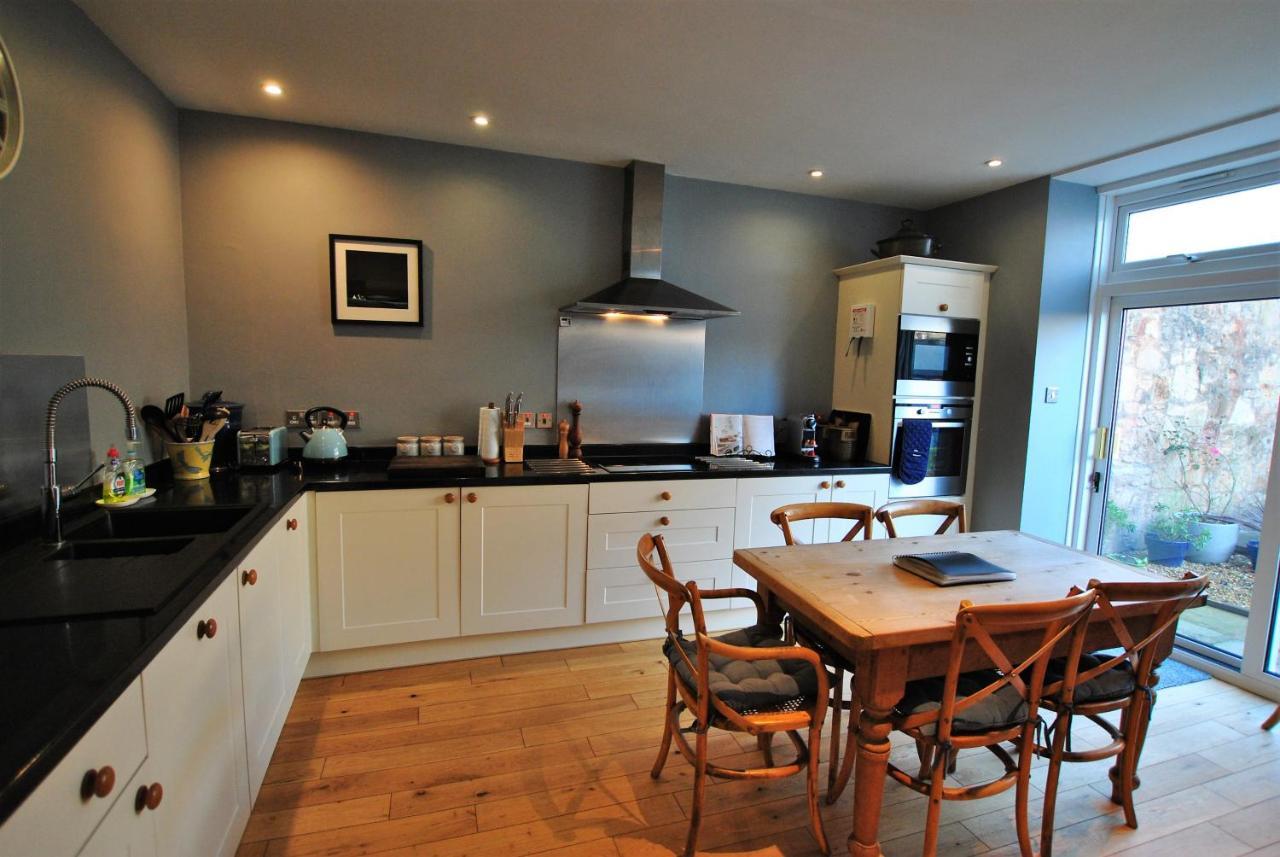 Apartment 2 Melville Terrace *